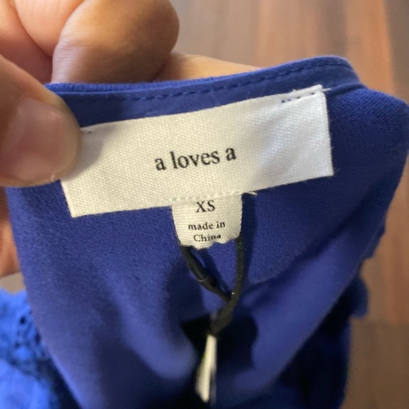 Feminine NWT A Loves A Vibrant Blue Top XS, going out blouse - Picture 3 of 3